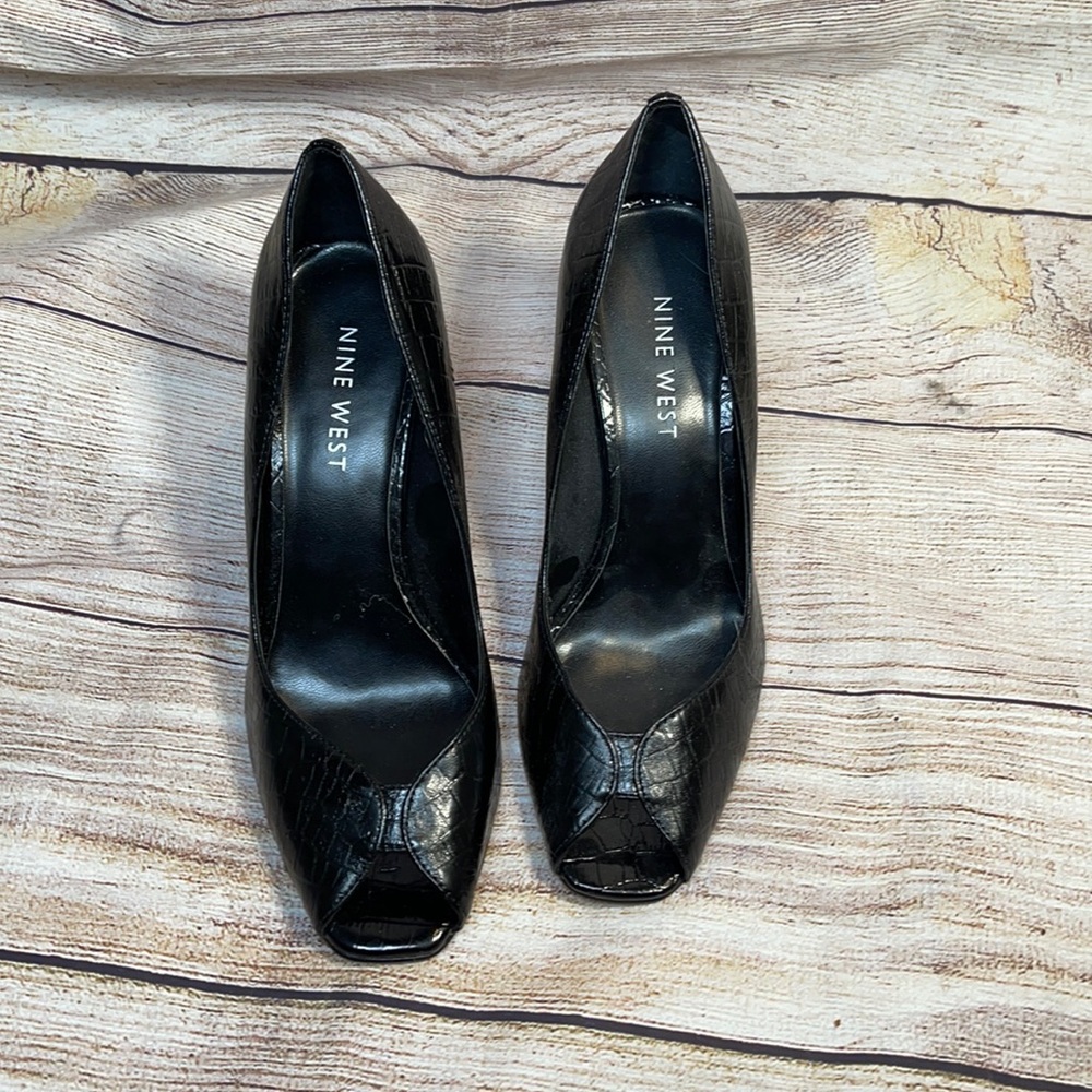 Nine West peep toe heel size 6